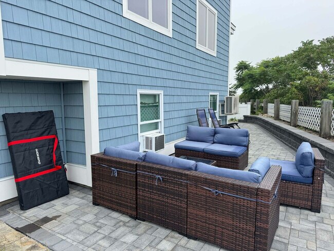 Building Photo - 12 Epping Ave