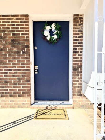 Building Photo - 758 Amber Dr