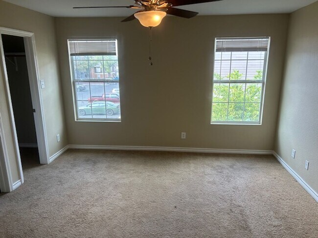 Building Photo - 7811 Kingsbury Wood