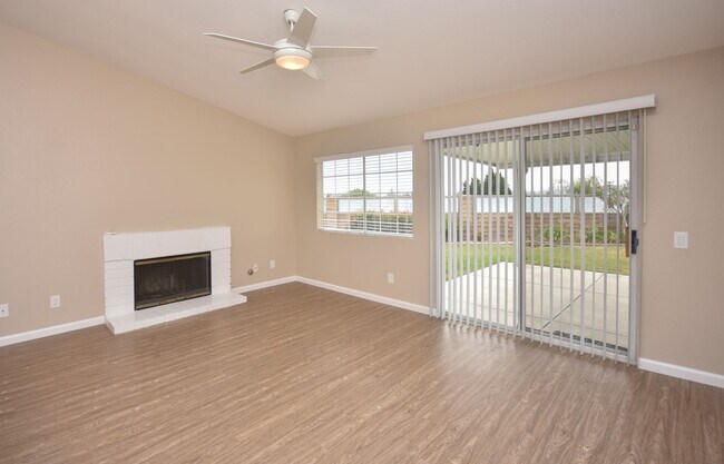 Building Photo - Lovely Single Level Home 4BR/2BTH Located ...