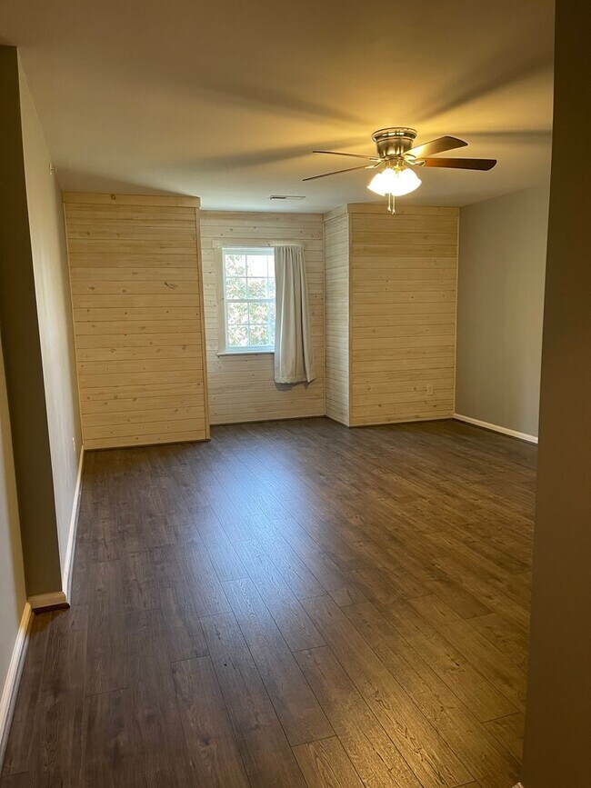 Building Photo - 1201 Rustads Cir