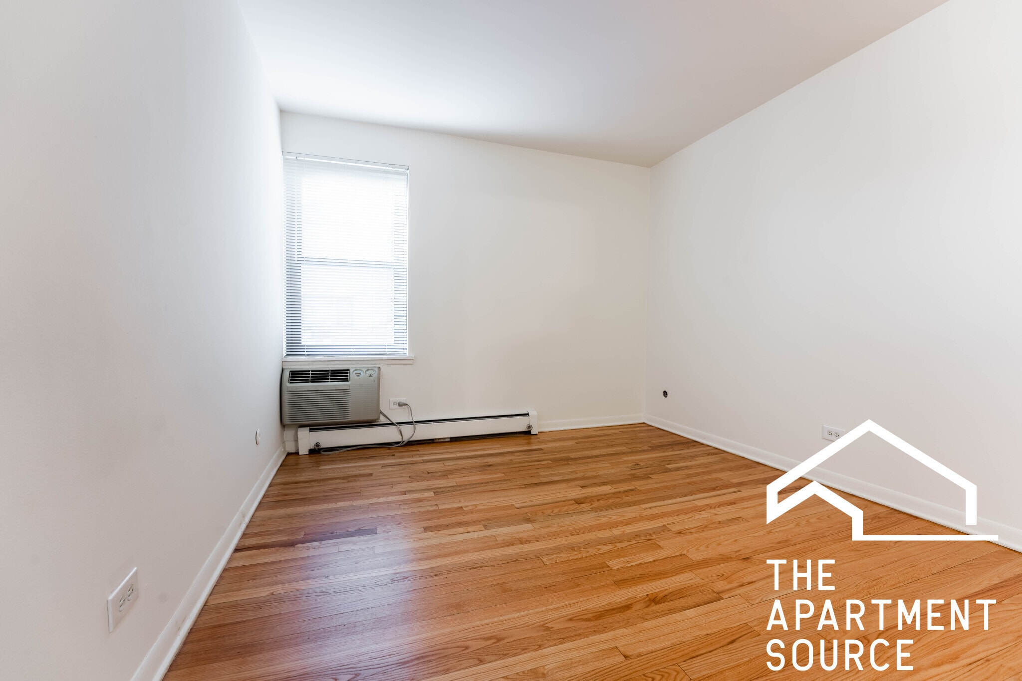 Building Photo - 540 W Roscoe St