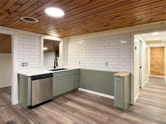 Building Photo - 11370 Parkside Ave NE