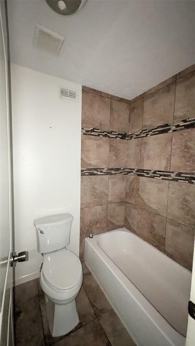 Building Photo - 8314 Beechnut St