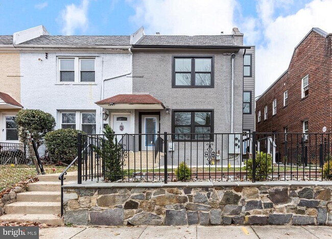 Building Photo - 5404 4th St NW