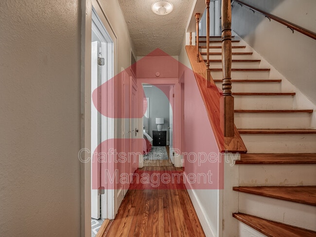 Building Photo - 1501 Gladstone Terrace