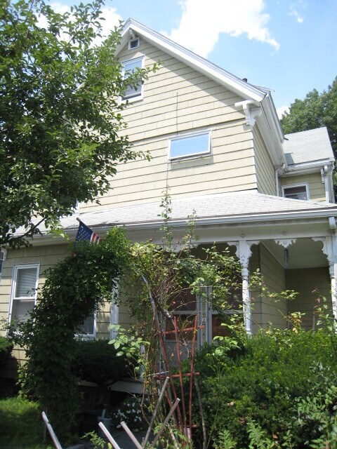Building Photo - 82 Wheatland St