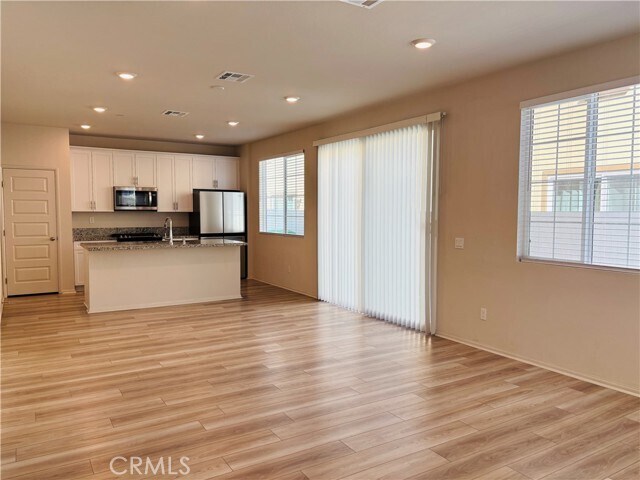 Building Photo - 40472 Melrose Dr