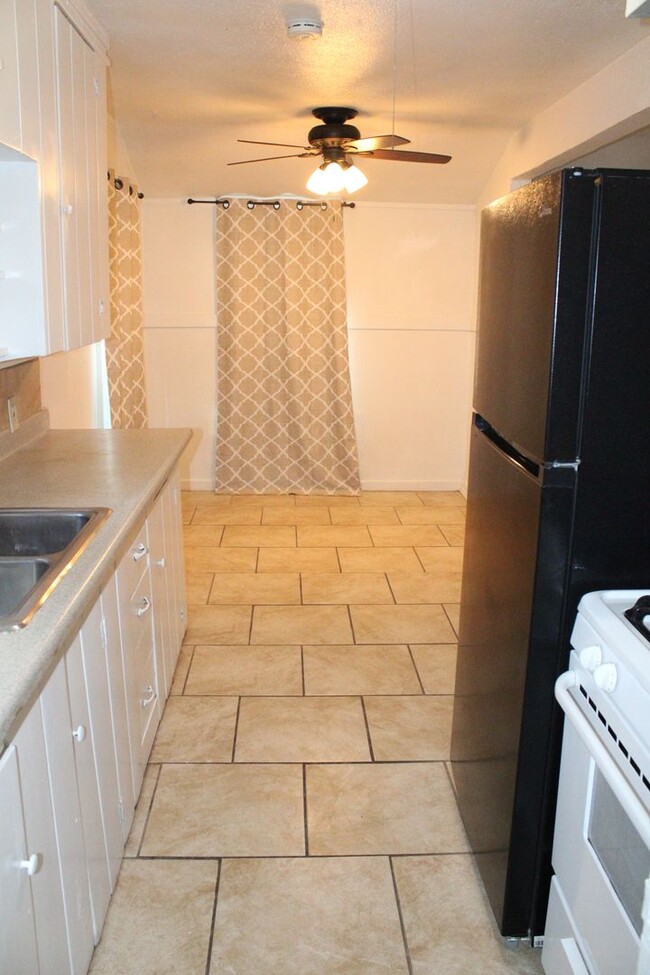 Building Photo - 1 Bedroom, 1 Bathroom House in Antioch wit...