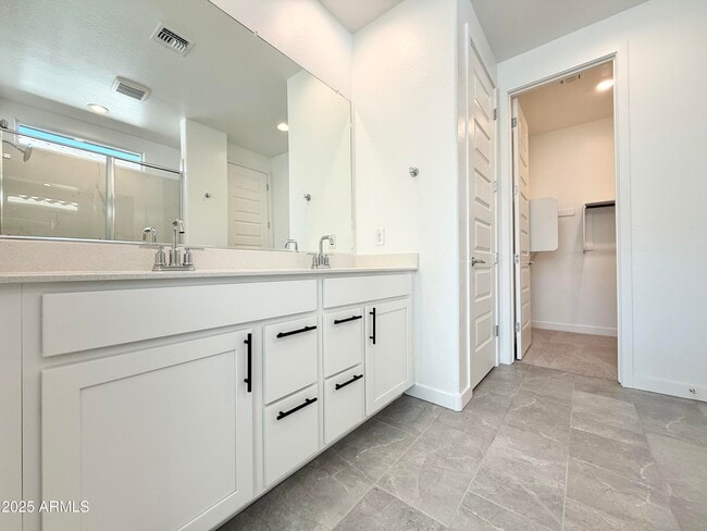 Building Photo - 9543 W Avalon Dr