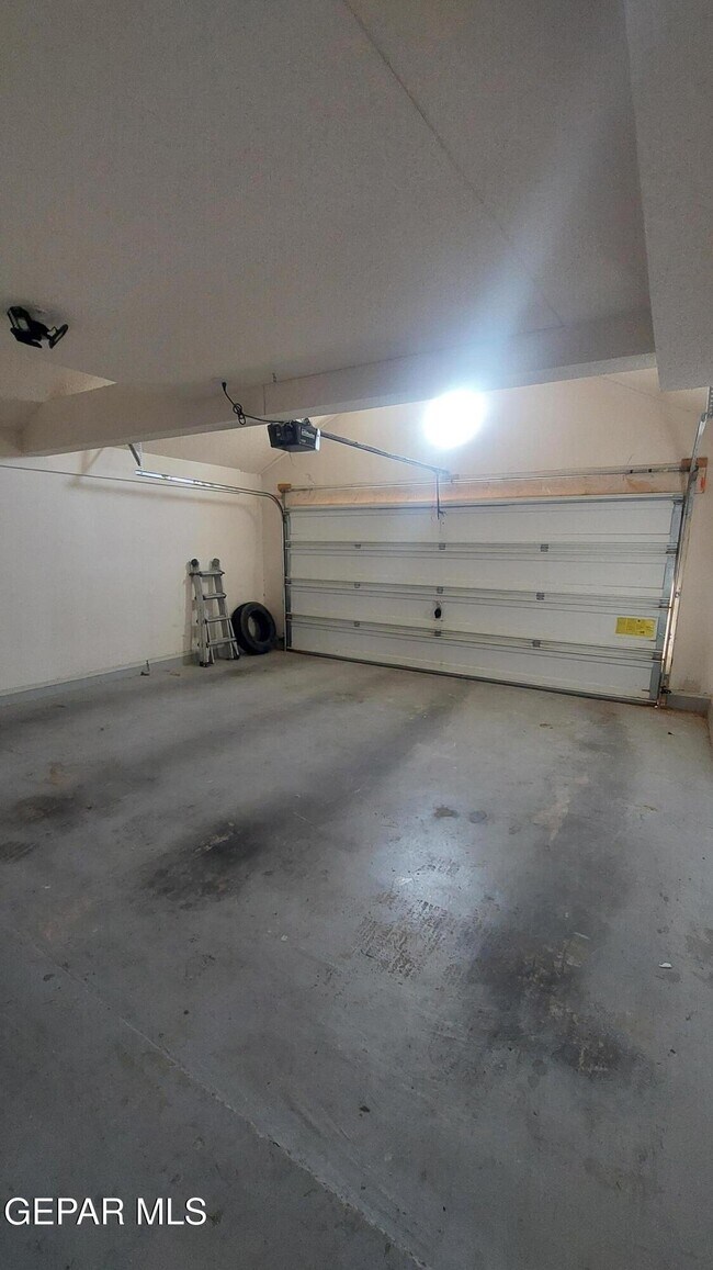 Building Photo - 7744 Luz De Camino Way