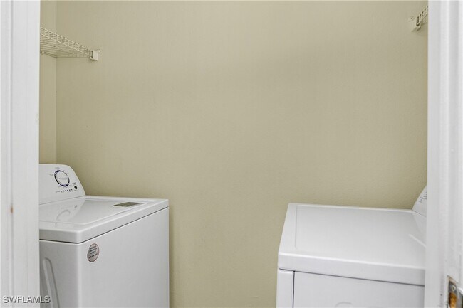 Building Photo - 11510 Villa Grand