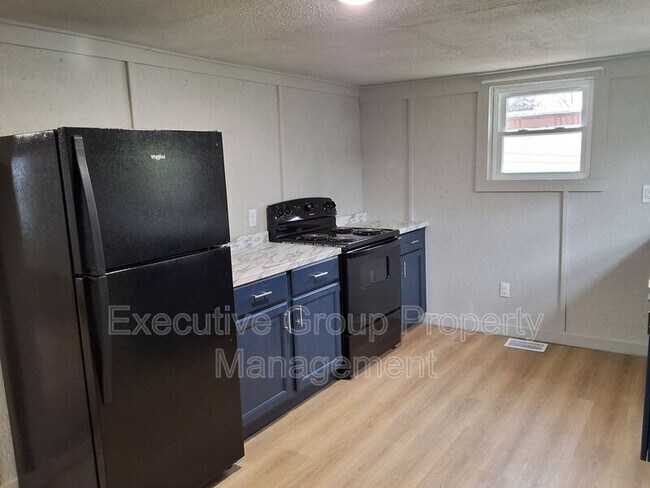 Building Photo - 1548 Hargan St