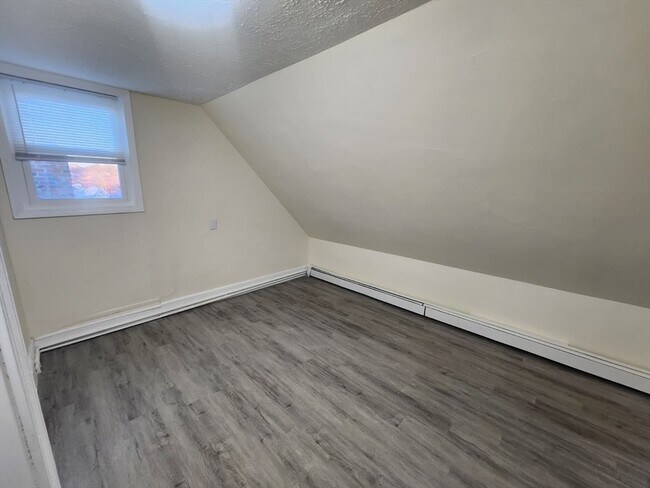 Building Photo - 564 Hyde Park Ave