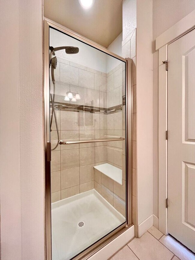 Building Photo - 3 Bedroom / 2.5 Bath Condo with 1 car attached garage in Fossil Lake Subdivision in Fort Collins, CO