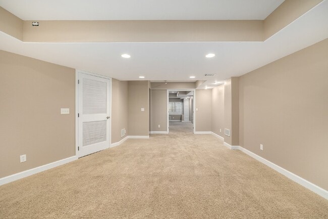 Building Photo - This beautiful 3-bedroom, 3-bathroom in Parker