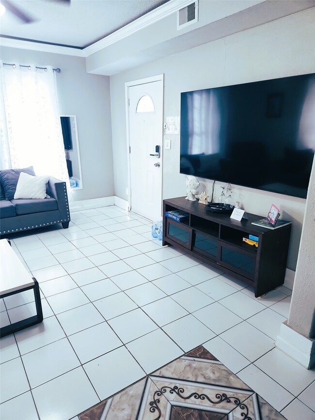 Building Photo - 2605 Avenue Q