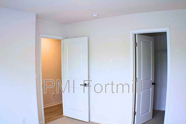 Building Photo - 1093 Chicory Trce
