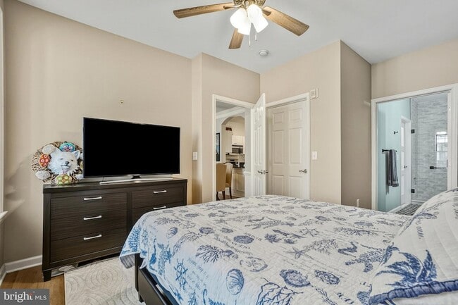 Building Photo - 27 Booth St