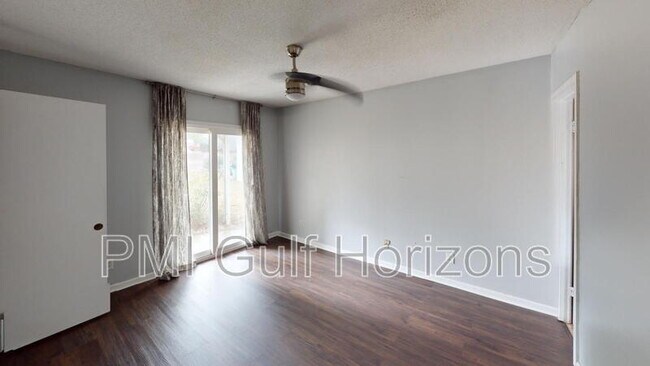 Building Photo - 4827 Birchwood Pl