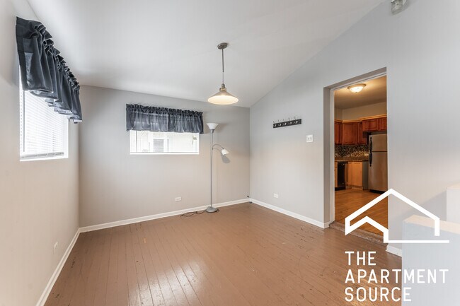 Building Photo - 1009 S Ridgeland Ave