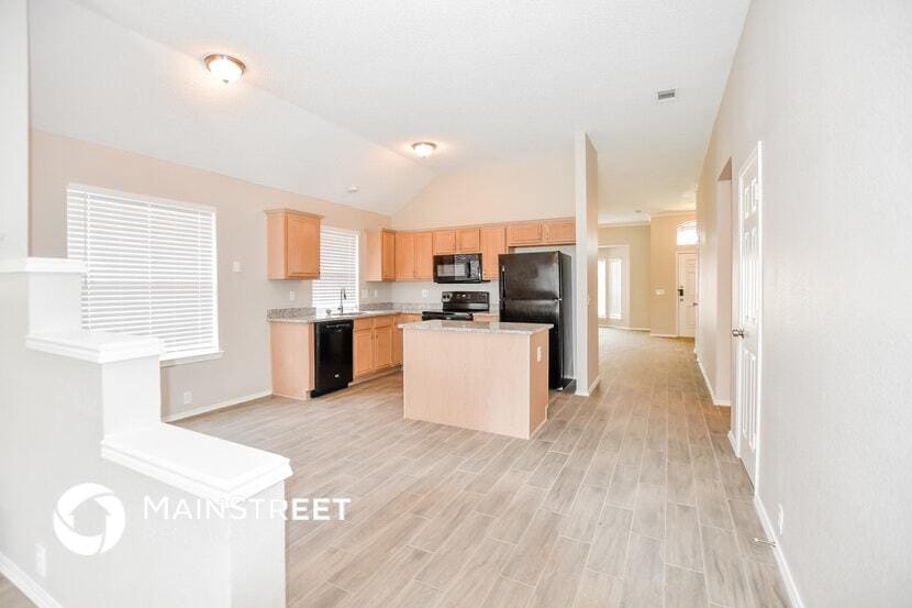 Building Photo - 6413 Hampstead Dr