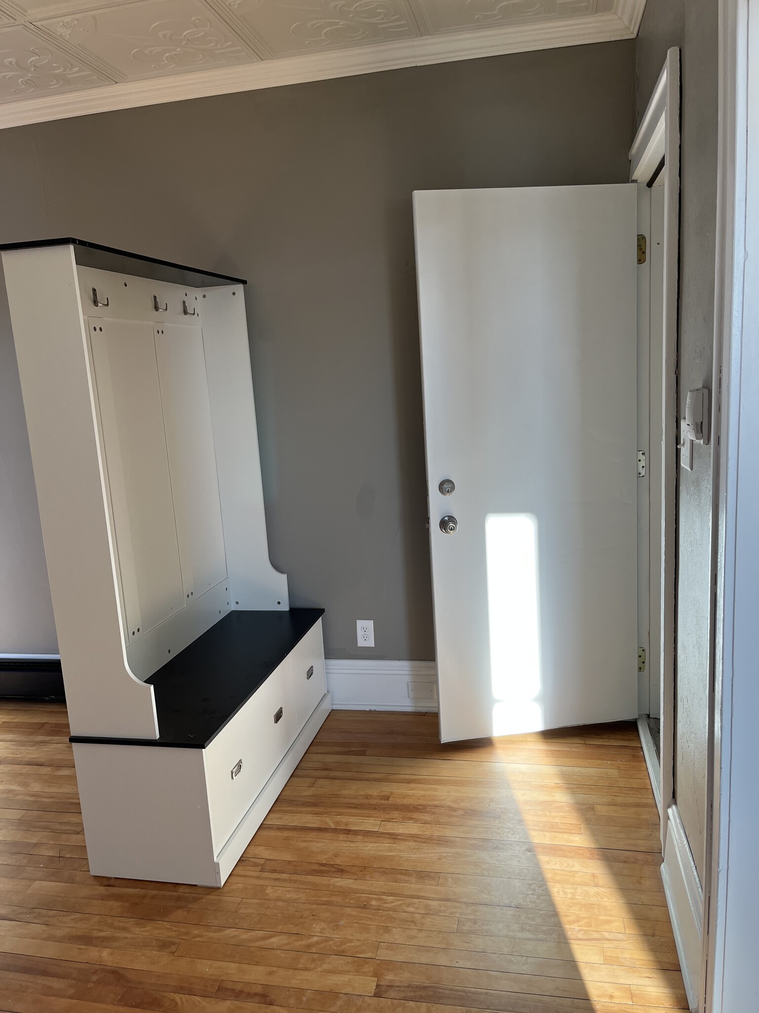 Living Room Entry - 415 E Saint Germain St