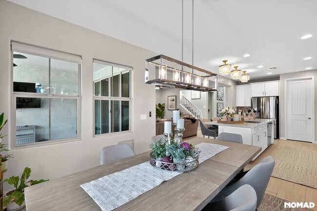 Building Photo - 4060 S Thistle Dr