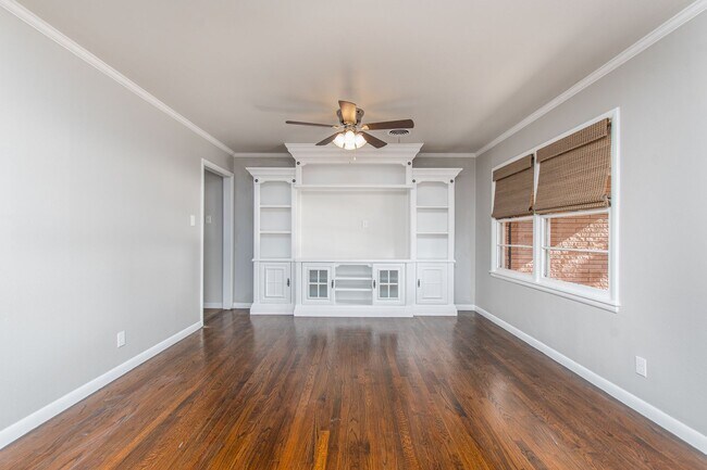 Building Photo - Renovated 3 Bed / 2 Bath Brick Home with 2-Car Garage & Fenced Yard in North Temple