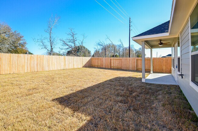 Building Photo - 7919 Royal Palm Dr