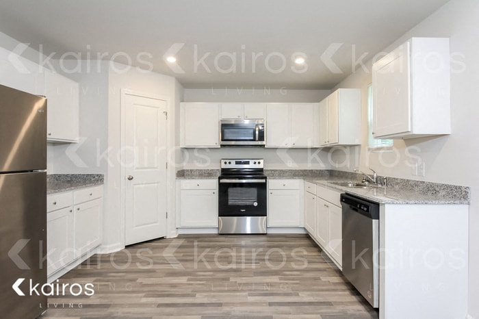 Building Photo - 2639 Provence Dr SE