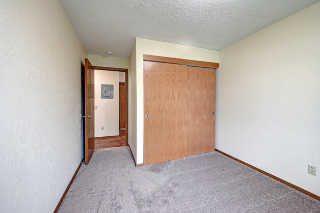 Building Photo - Town Edge Estates