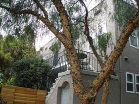 Building Photo - 2035 N Vista del Mar Ave