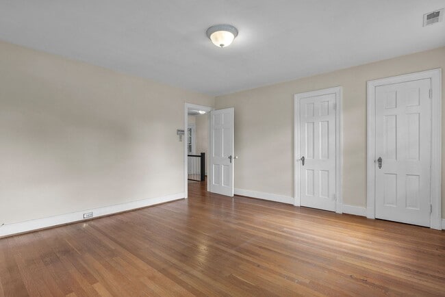 Building Photo - BEAUTIFUL COLONIAL HOME ON LIBBIE AVENUE B...