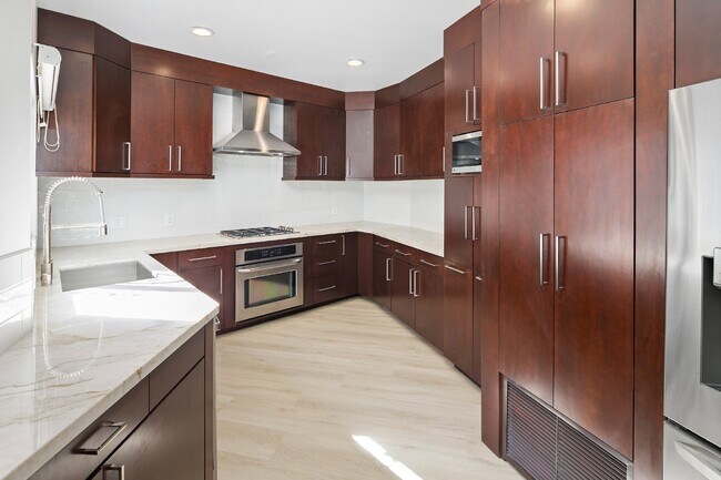 Building Photo - Modern 3 Bedroom Townhouse with Prime Location on Kettner Boulevard in San Diego