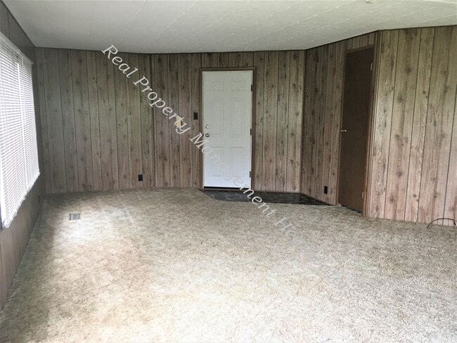 Building Photo - 299 Cottonwood Rd