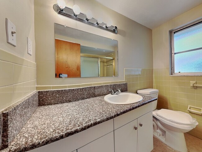 Building Photo - 10632 Laburnum Dr