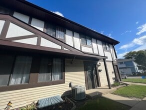 Building Photo - 1367 Sacramento Dr