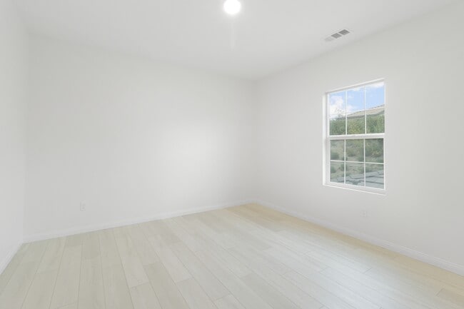 Building Photo - 3511 Pear Ct