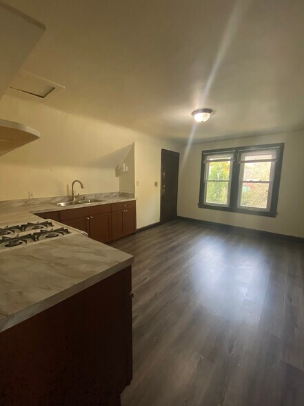 Building Photo - 1242 E Mifflin St