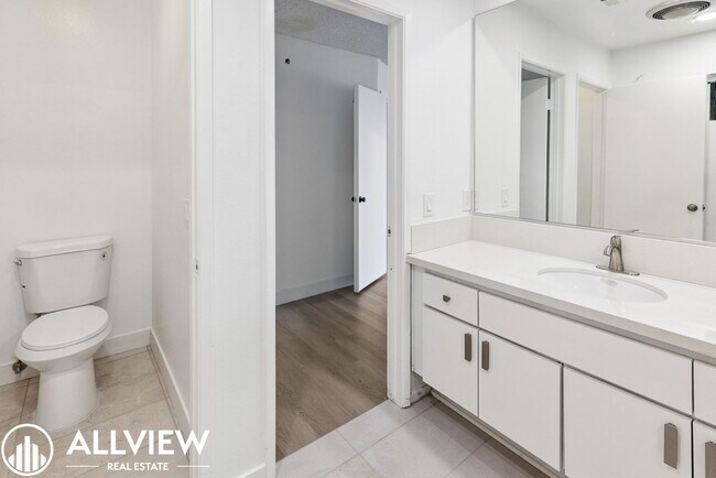 Building Photo - Recently Renovated Two-Story Home in Jasmi...