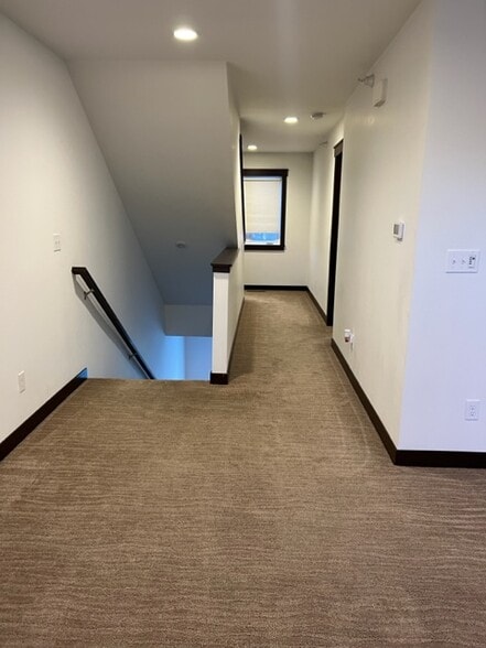 Building Photo - 1101 Linden Drive Unit 5