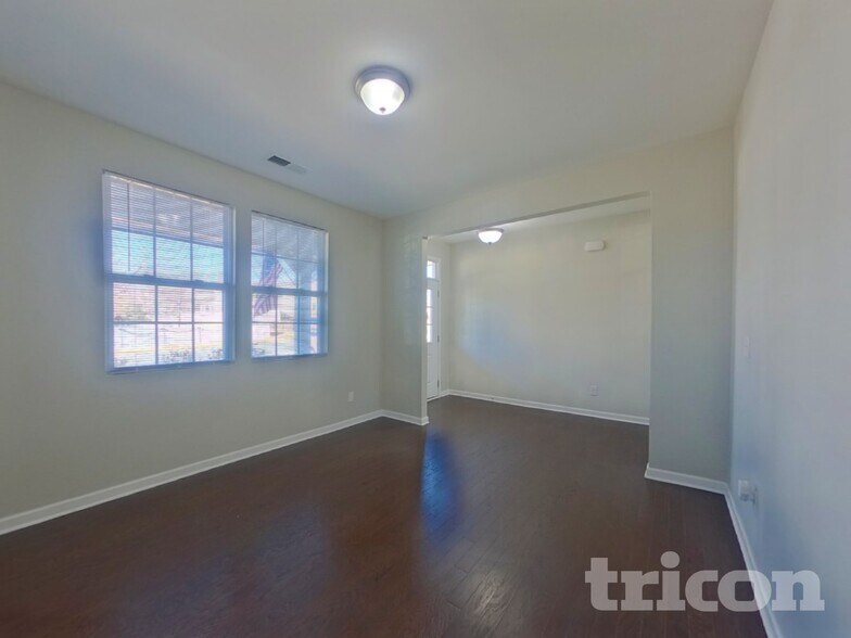 Building Photo - 1418 Kings Grove Dr