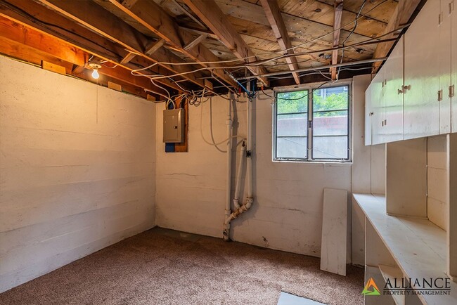 Building Photo - 360° VIRTUAL TOUR ~ Spacious home close to...