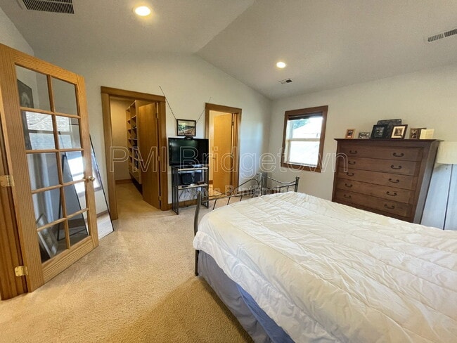 Building Photo - 4834 SE Kelly St