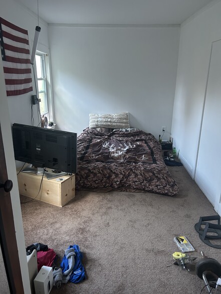 150 SF Bedroom - 30 Wall St