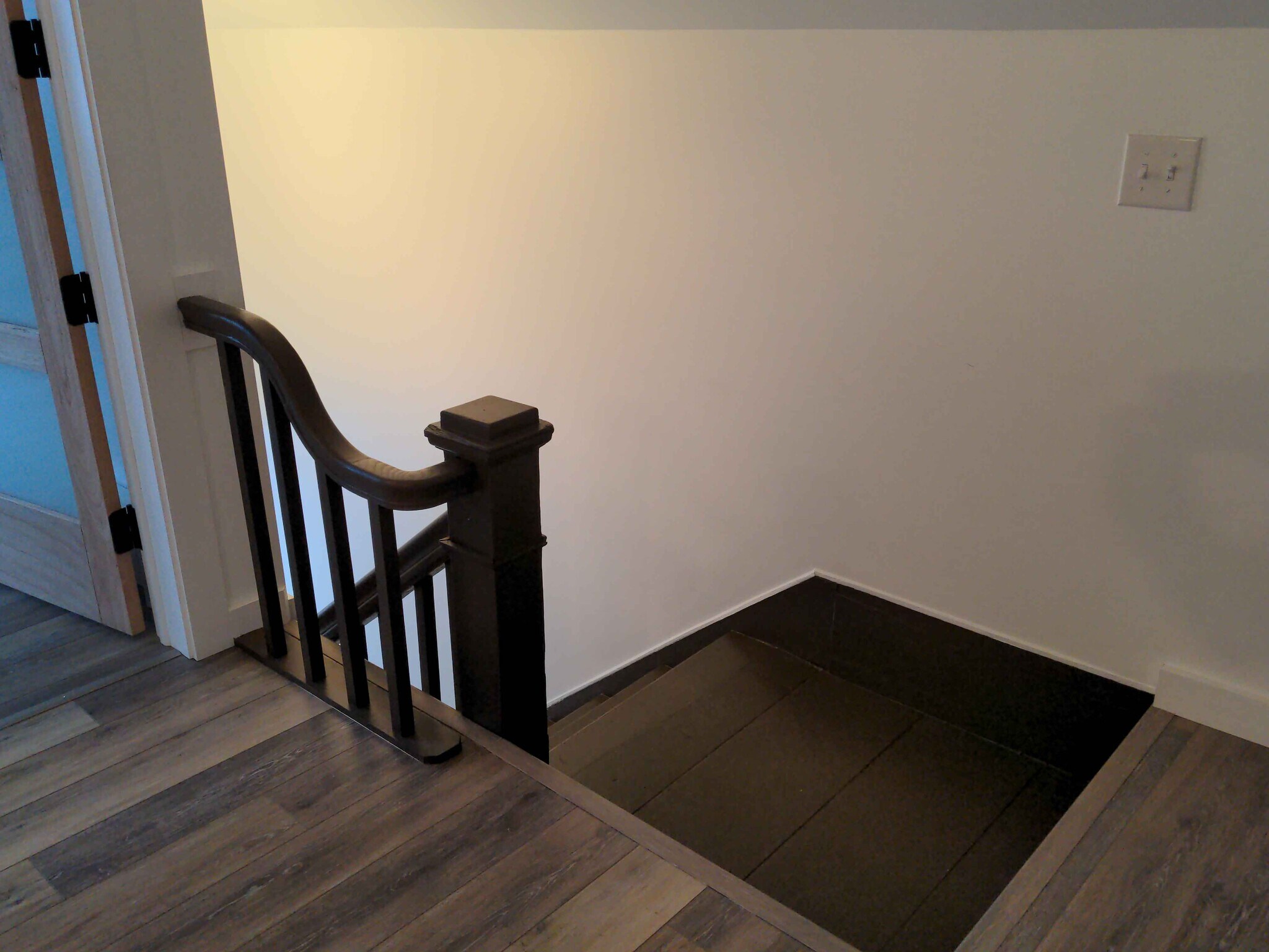 Style G1: 2 bedrooms / 1 bath, historic renovation, exposed beams and vaulted ceilings - 21 Depot St