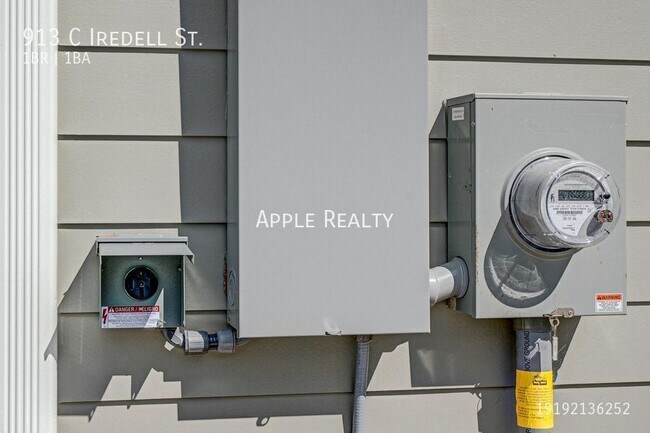 Building Photo - 913 Iredell St