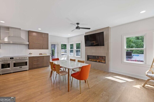Building Photo - 9950 Farmbrook Ln