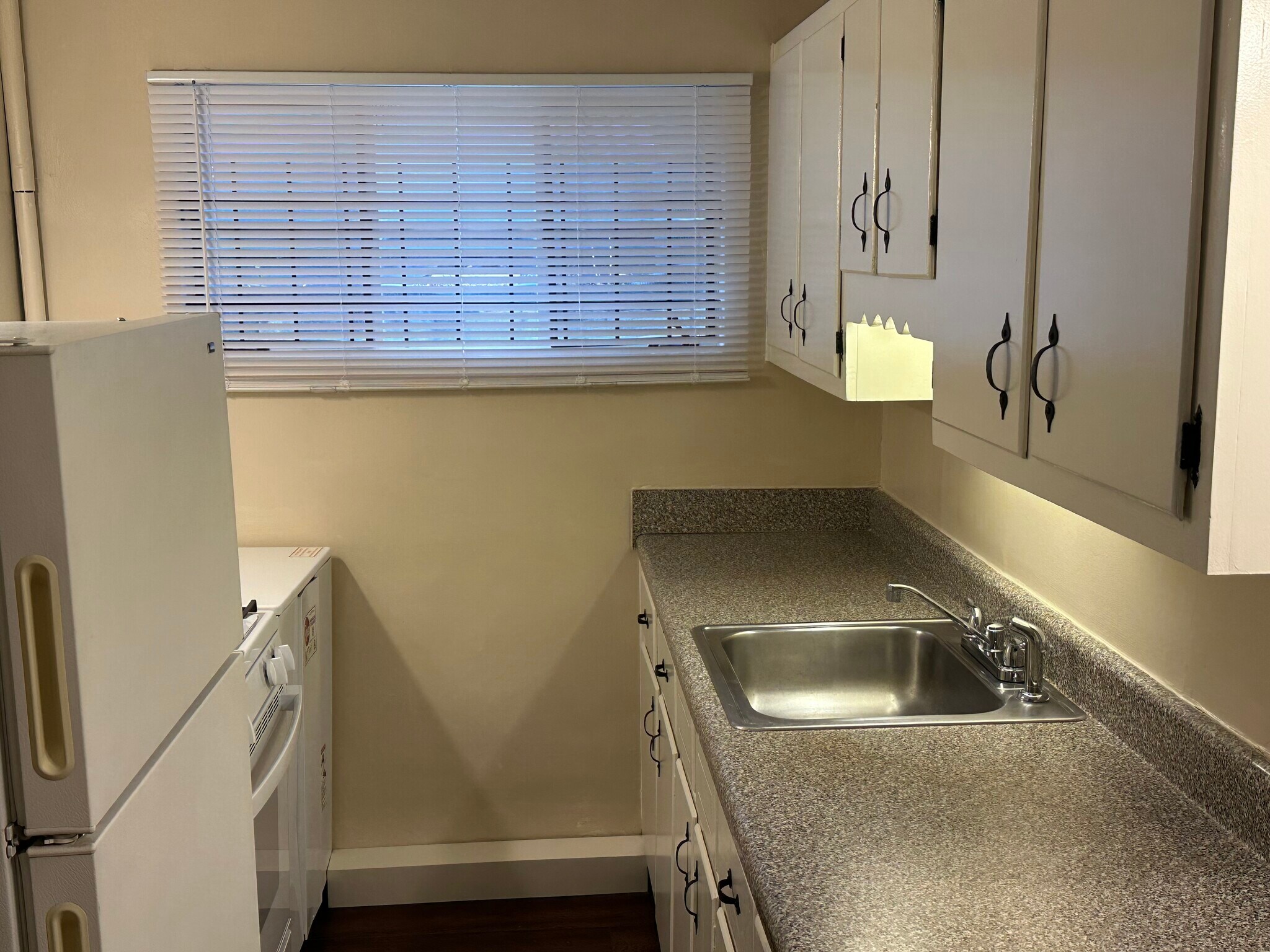 Building Photo - 668 Linwood Ave NE